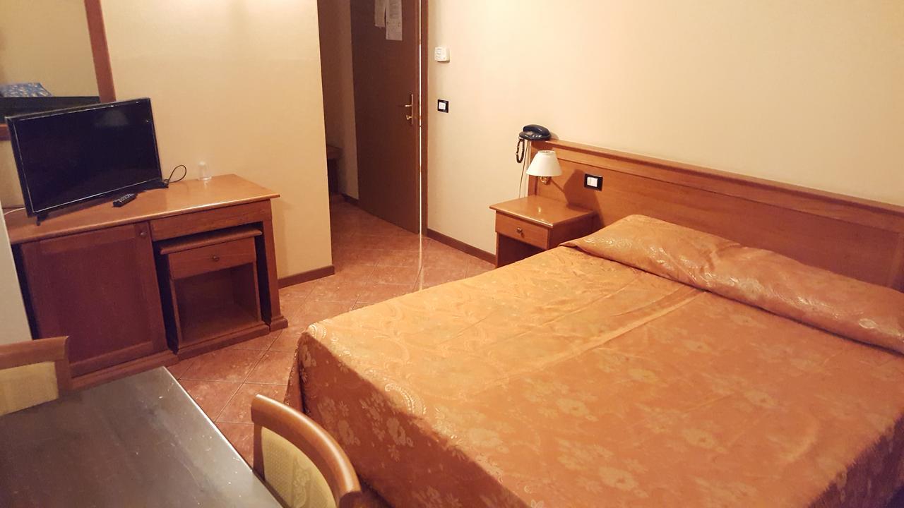 Hotel Ristorante Amalfitana Dello Экстерьер фото