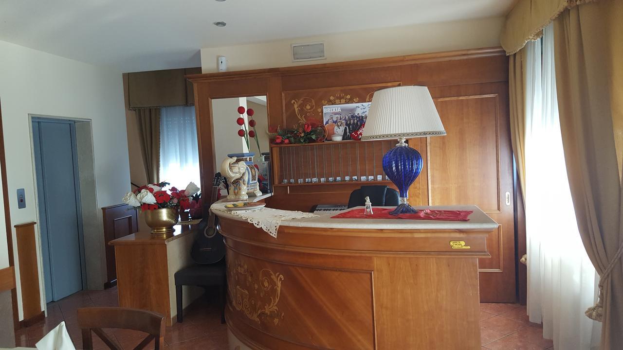 Hotel Ristorante Amalfitana Dello Экстерьер фото